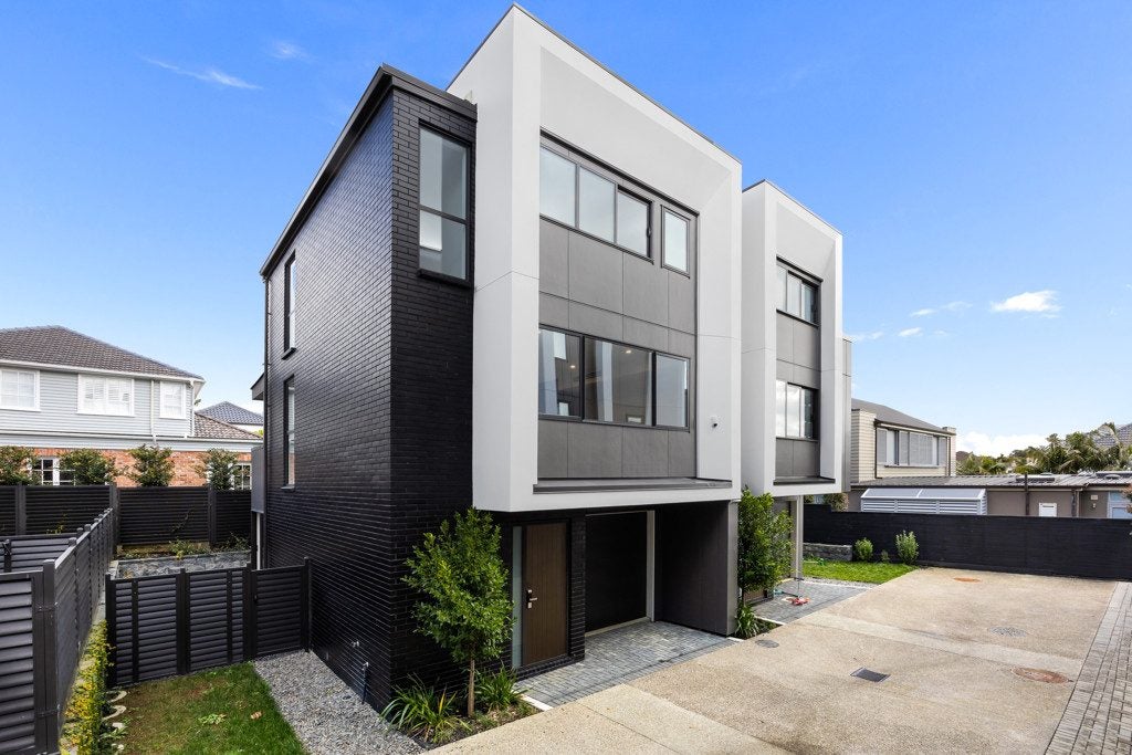 16C Saltburn Road, Milford, Auckland - Carousel 1