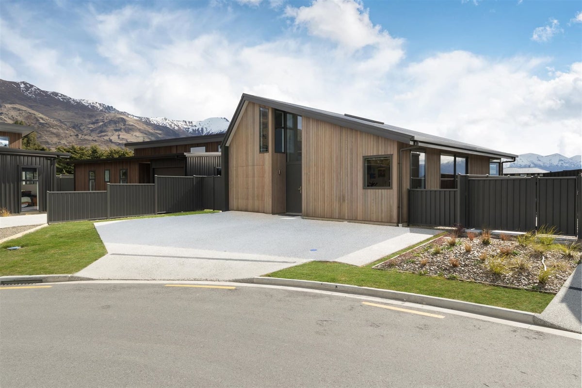 11 Cleland Close - Carousel 2