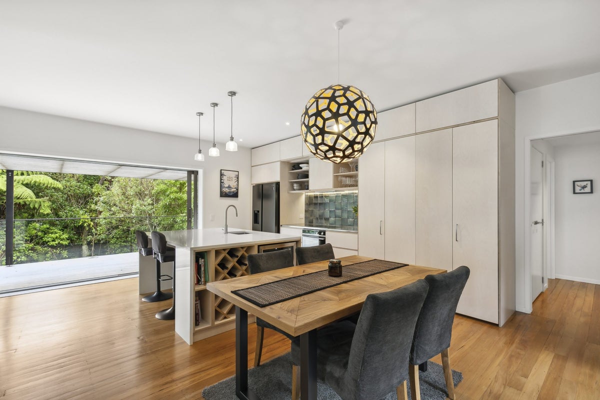 143 Donald Street, Karori, Wellington - Carousel 1