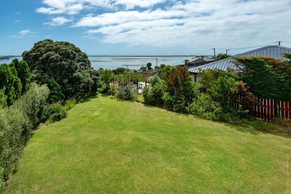 57 St Andrews Hill Road, Mount Pleasant, Christchurch - Carousel 2