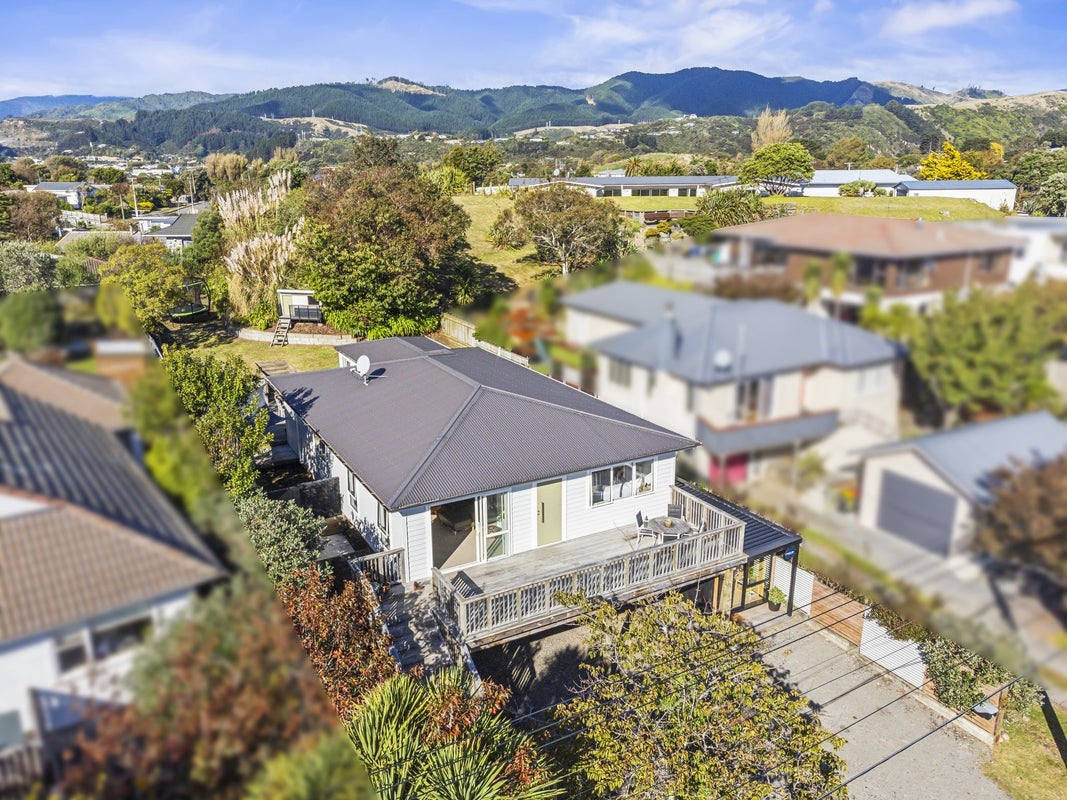 6 Moa Road, Raumati Beach, Paraparaumu - Carousel 1