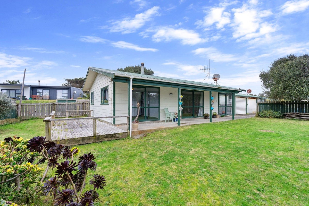 14 Karaka Street, Otaki Beach, Otaki - Carousel 1