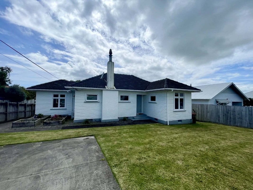 57 Paynters Avenue, Strandon, New Plymouth - Carousel 1