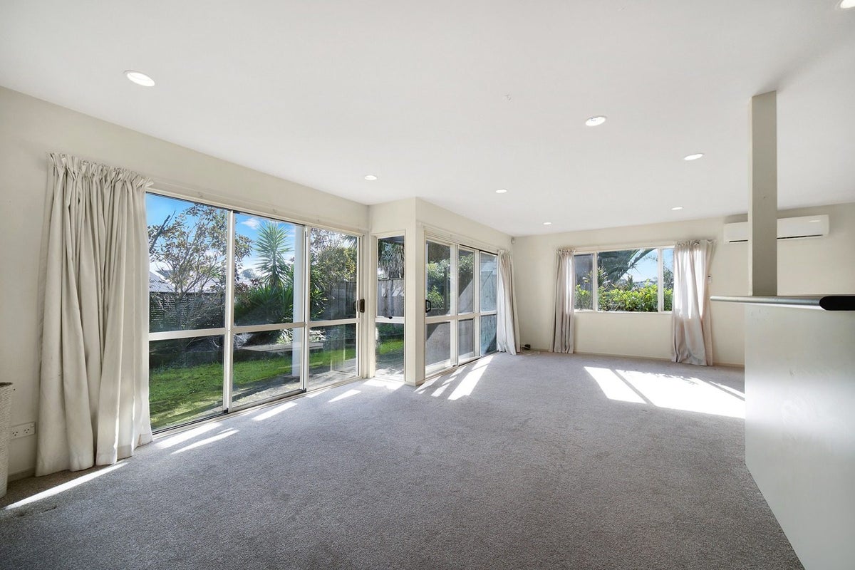 2/114 Gowing Drive, Meadowbank, Auckland - Carousel 1