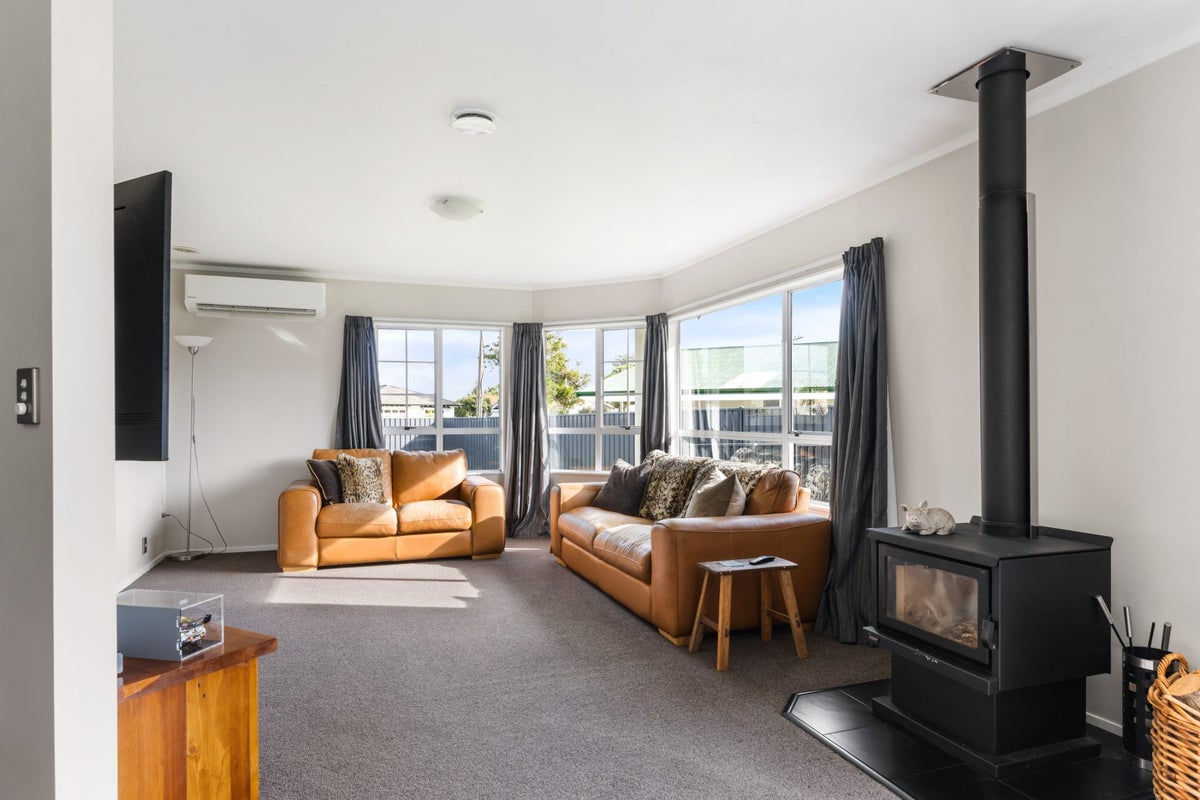 1 Oak Street, Mangapapa, Gisborne - Carousel 2