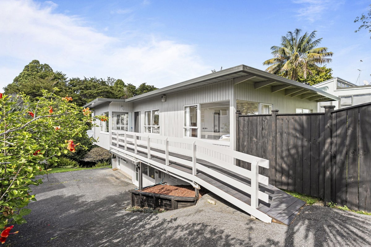 12 Nicholson Place, Hillcrest, Auckland - Carousel 1