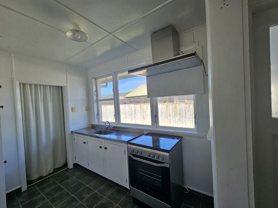3 Fire Station Lane, Trentham, Upper Hutt - Carousel 2