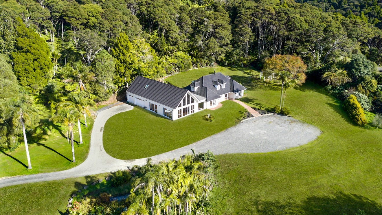 105 Grassmere Road, Henderson Valley, Auckland - Carousel 2