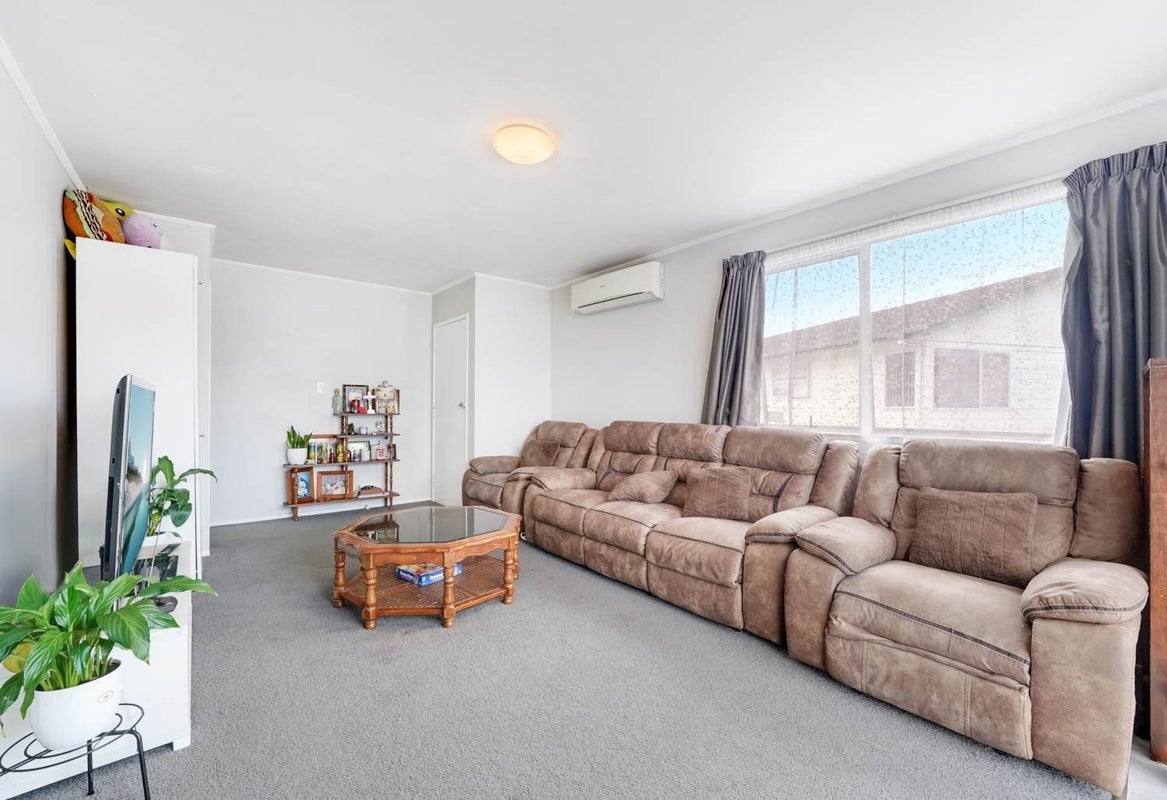 27 Sidey Avenue, Clover Park, Auckland - Carousel 2