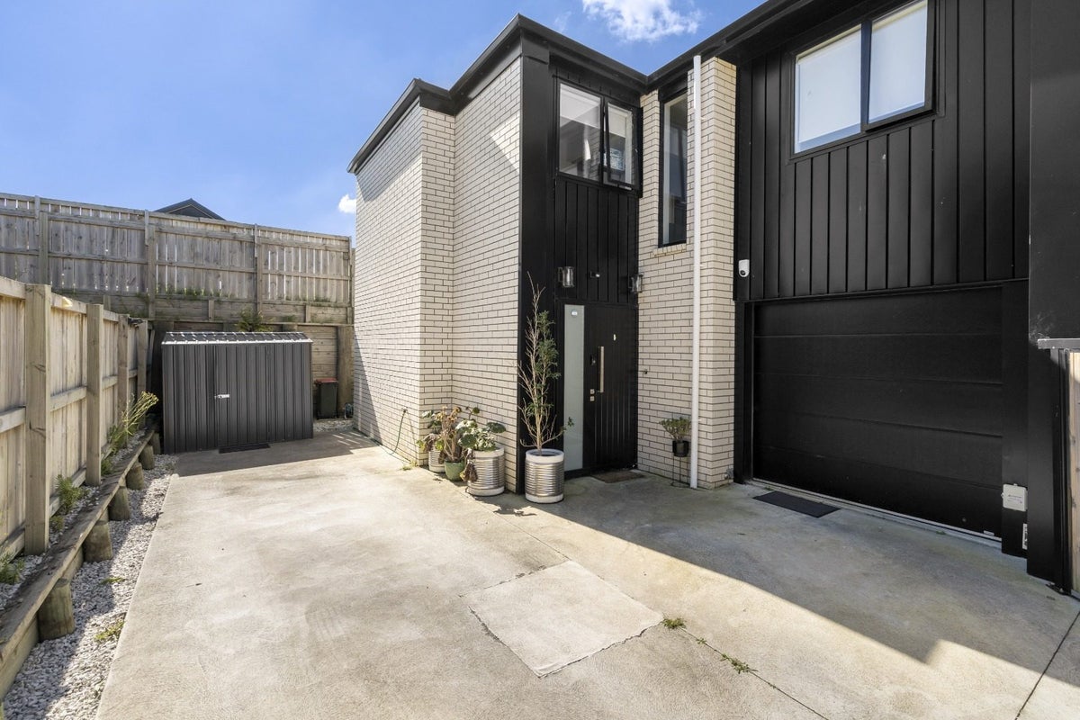 2/65 Cabourne Drive, Glenview, Hamilton - Carousel 1