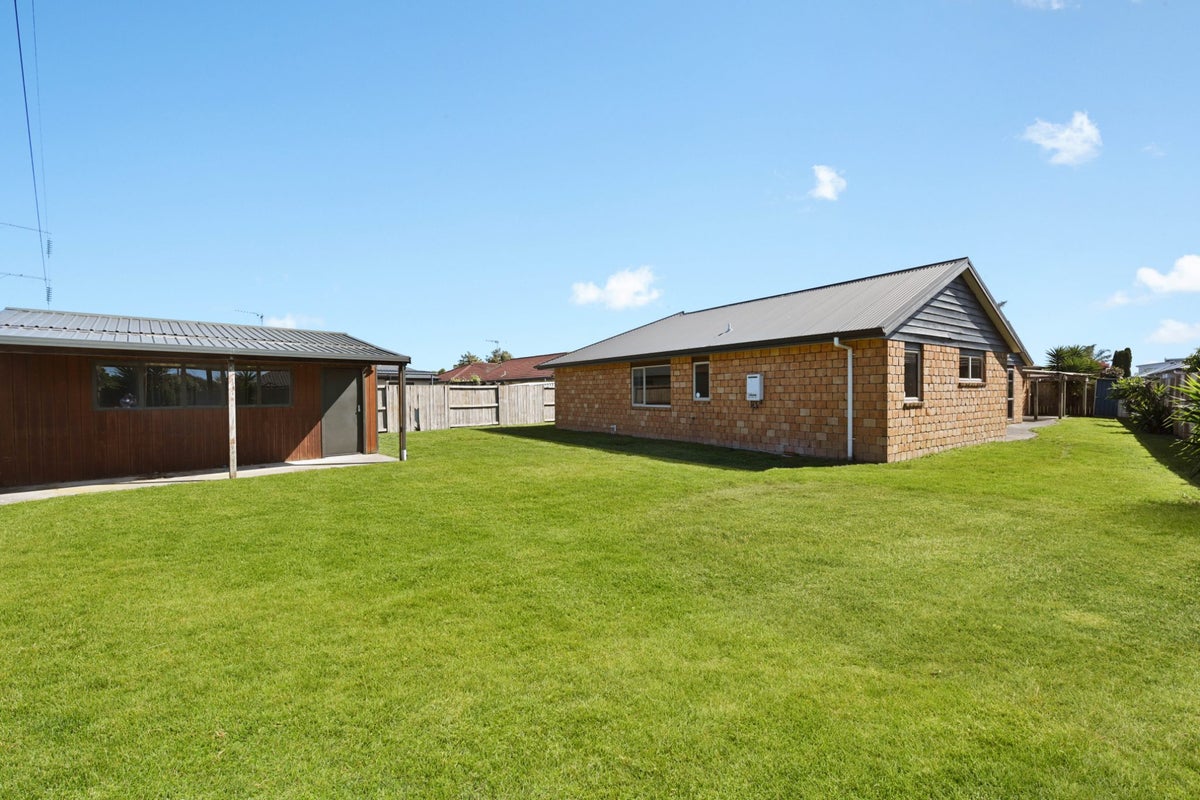 45 Stoneleigh Drive, Chartwell, Hamilton - Carousel 2