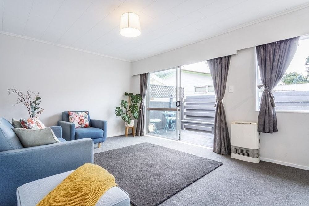 1 Baltimore Crescent, Totara Park, Upper Hutt - Carousel 2