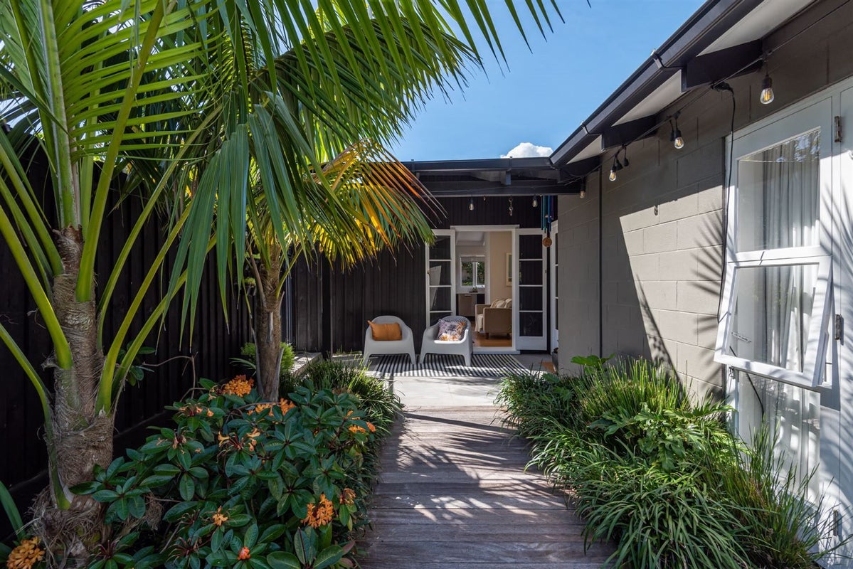 194B Queen Street, Northcote Point, North Shore City - Carousel 2