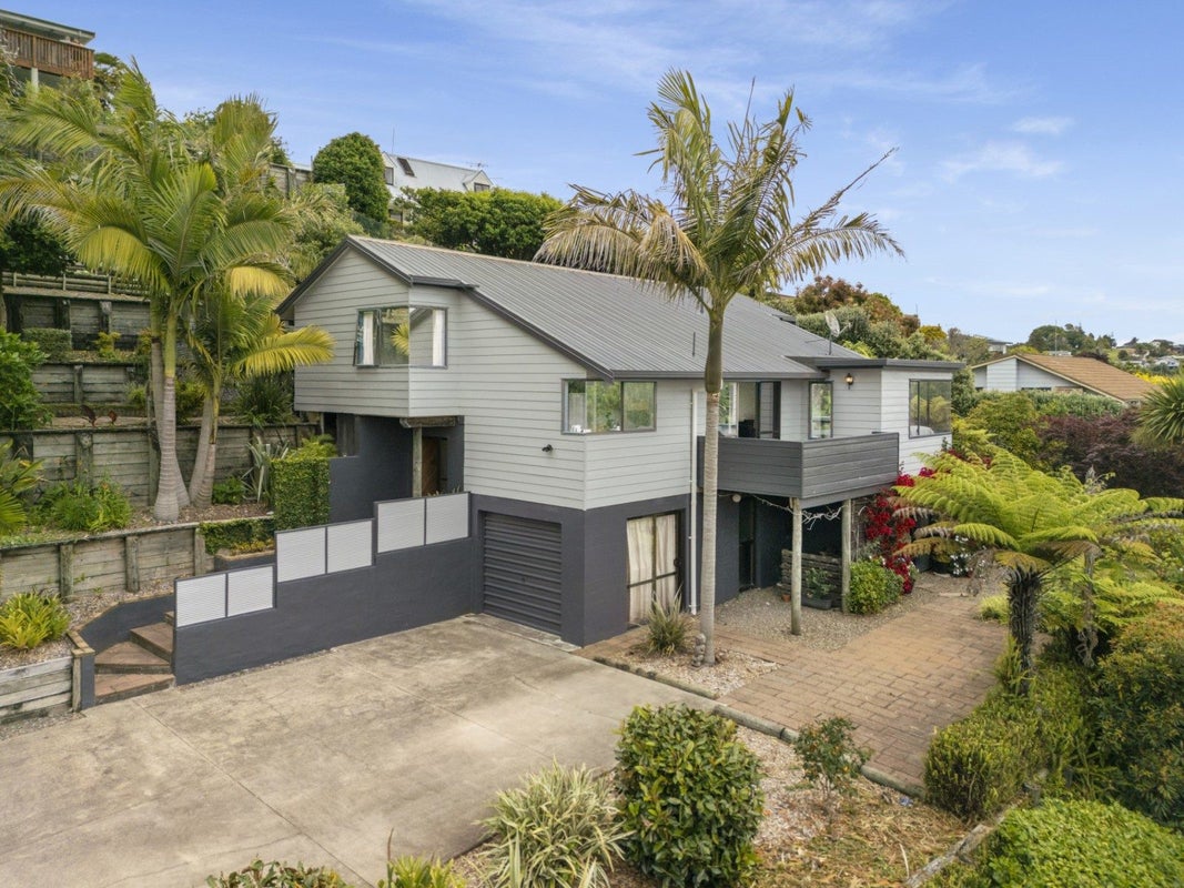 37 Dingadee Street, Welcome Bay, Tauranga - Carousel 1