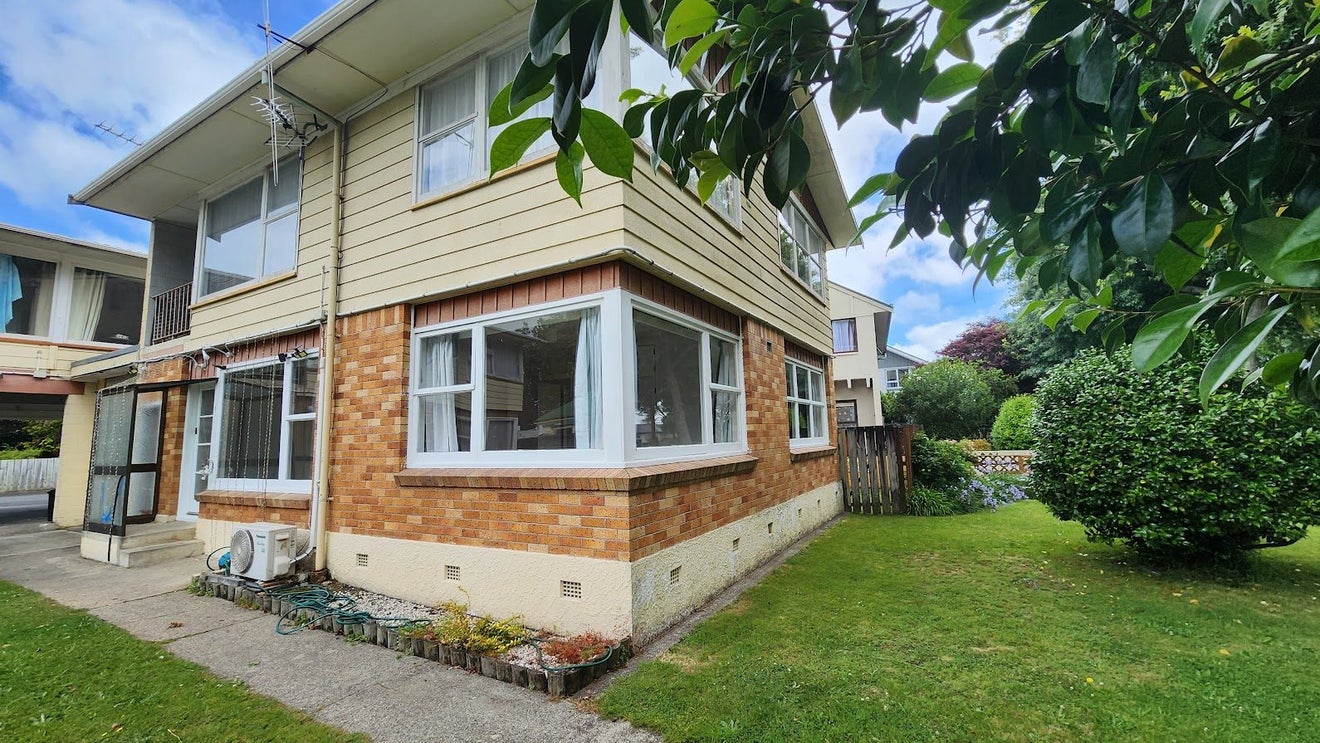 1/18 Wellington Street, Hamilton East, Hamilton - Carousel 1
