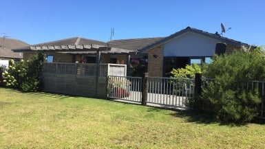 16 Atworth Way, Burswood, Auckland - Carousel 1