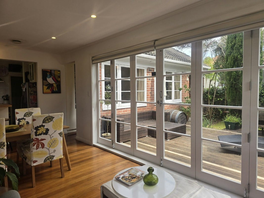 19 Kowhatu Road, One Tree Hill, Auckland - Carousel 2
