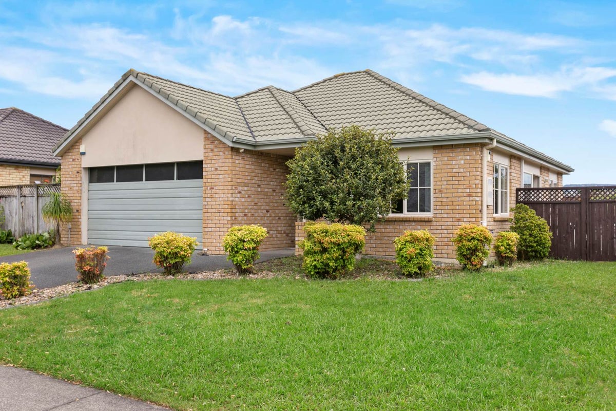 37 Espalier Drive, Henderson, Auckland - Carousel 1