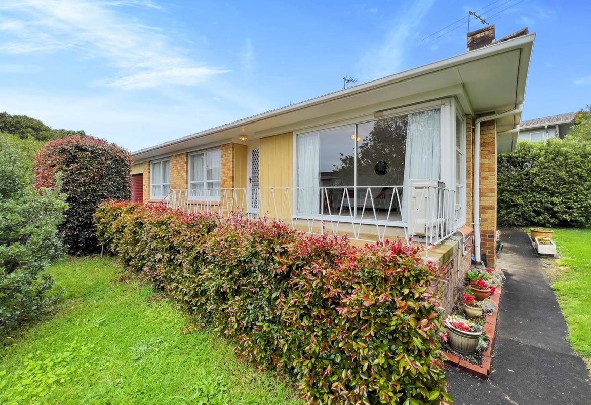 4 Malory Street, Avondale, Auckland - Carousel 2