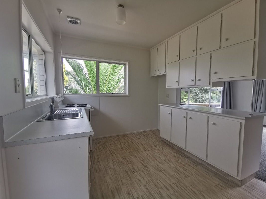1/76 Ravenwood Drive, Forrest Hill, Auckland - Carousel 2