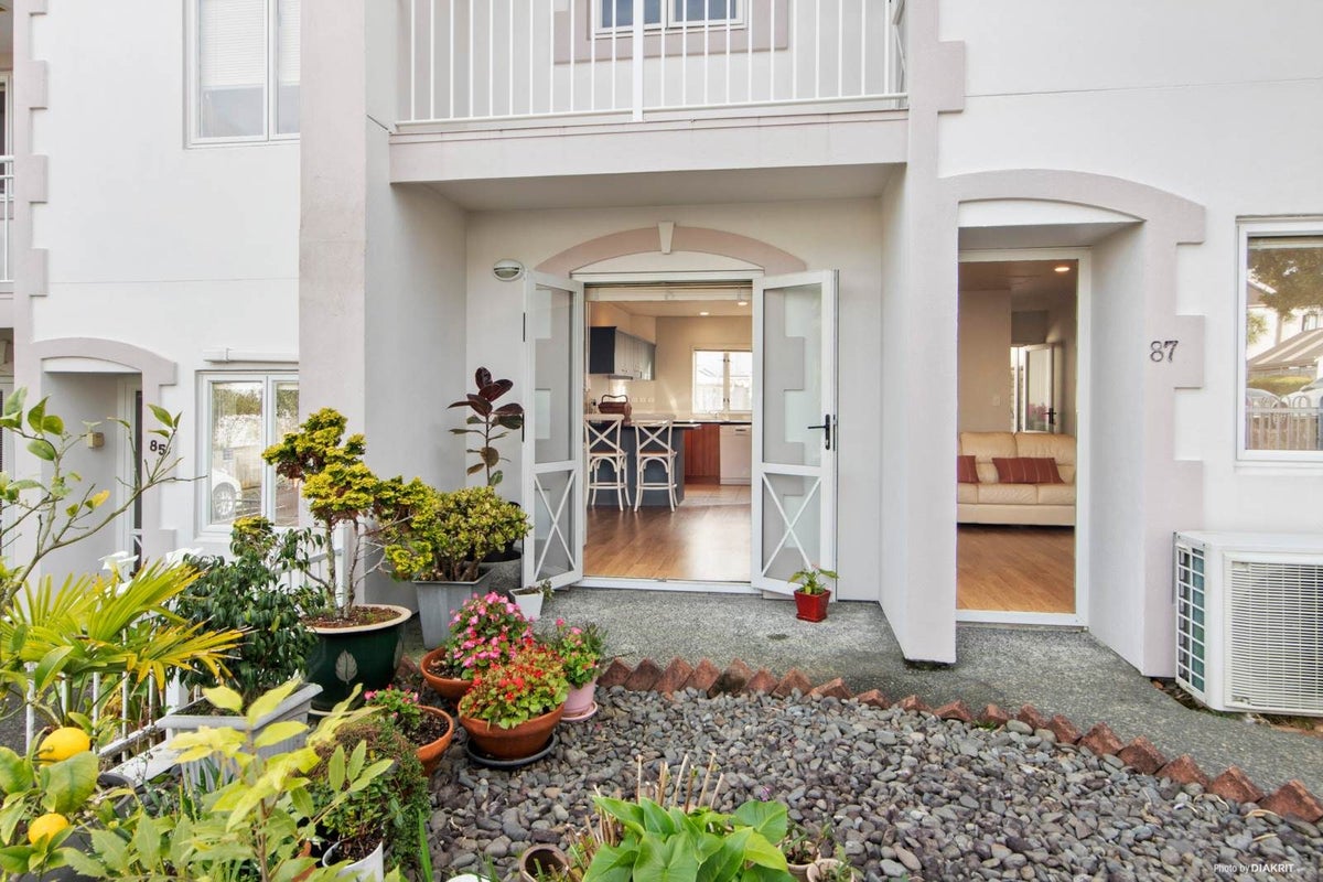 87 Winery Way, Henderson, Auckland - Carousel 1