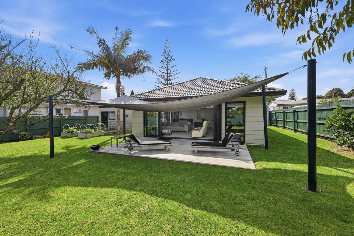 2/330 Rangatira Road, Beach Haven, Auckland - Carousel 2
