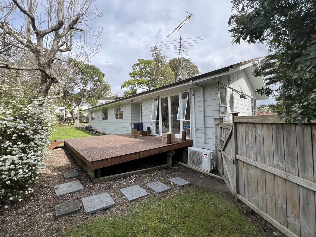 53 Oaktree Avenue, Browns Bay, Auckland - Carousel 1