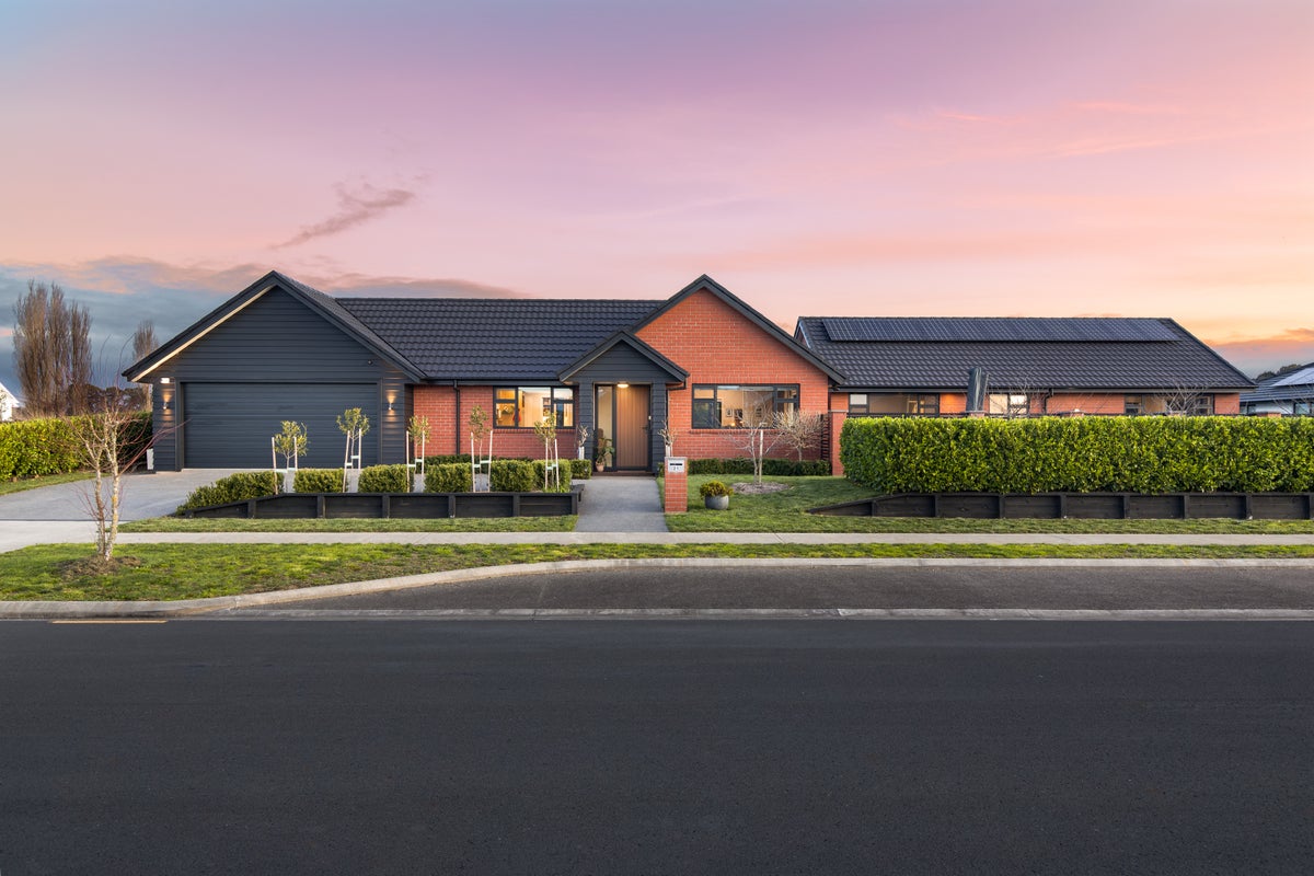 21 Jarrett Terrace, Leamington, Cambridge - Carousel 1