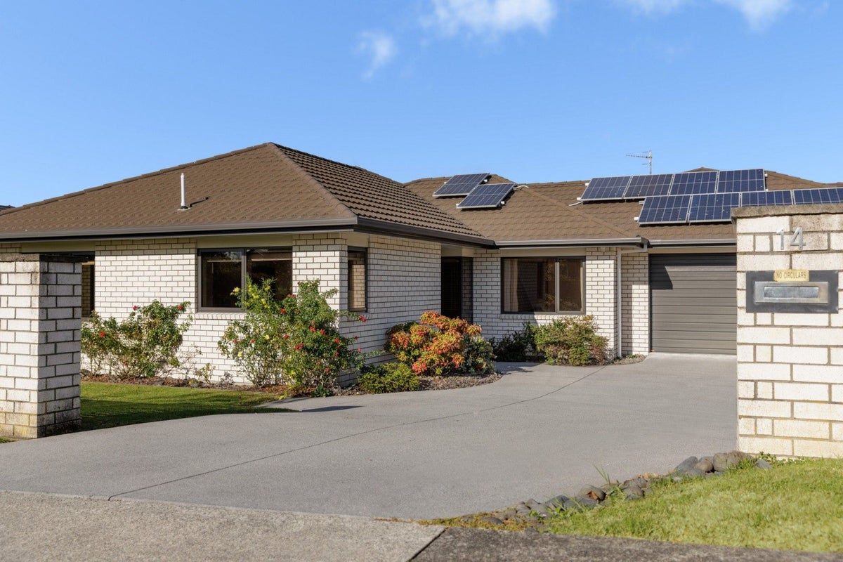 14 Merlot Drive, Pyes Pa, Tauranga - Carousel 1