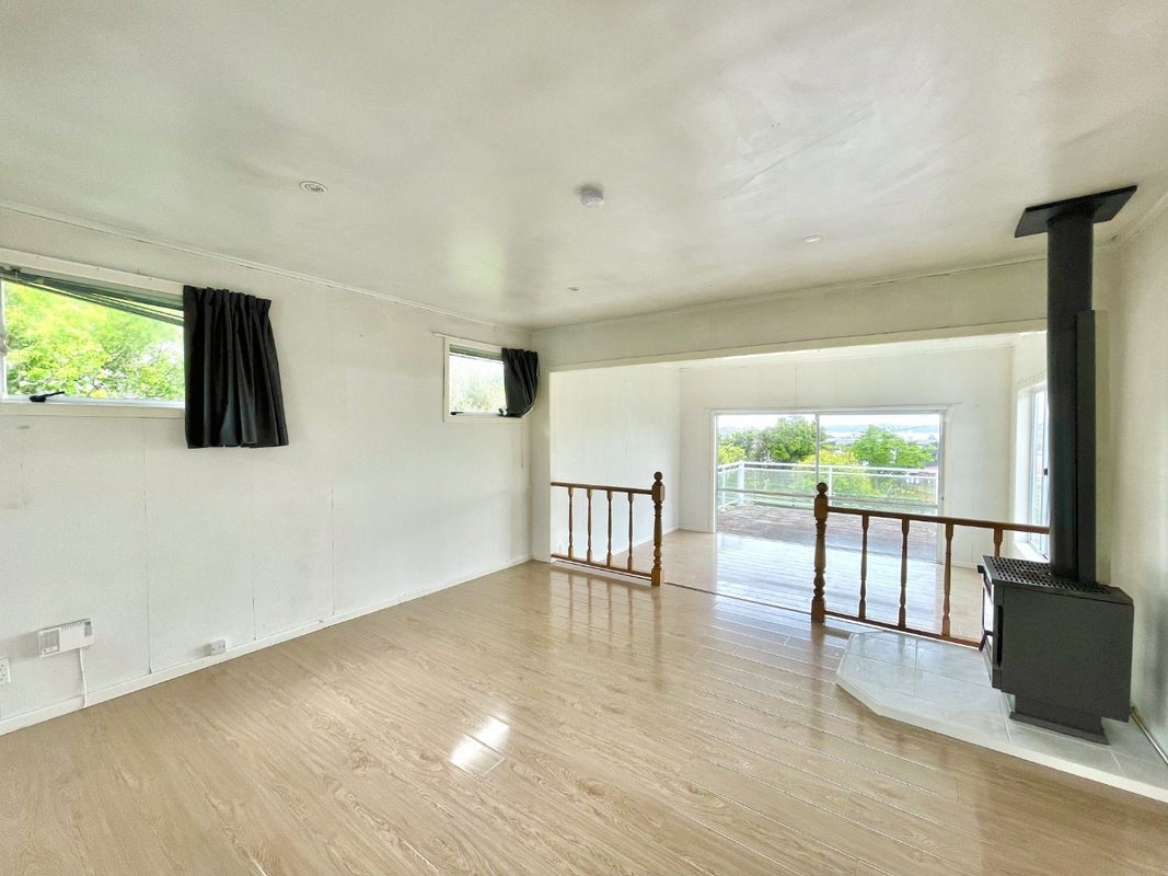 1 Taha Road, Te Atatu South, Auckland - Carousel 1