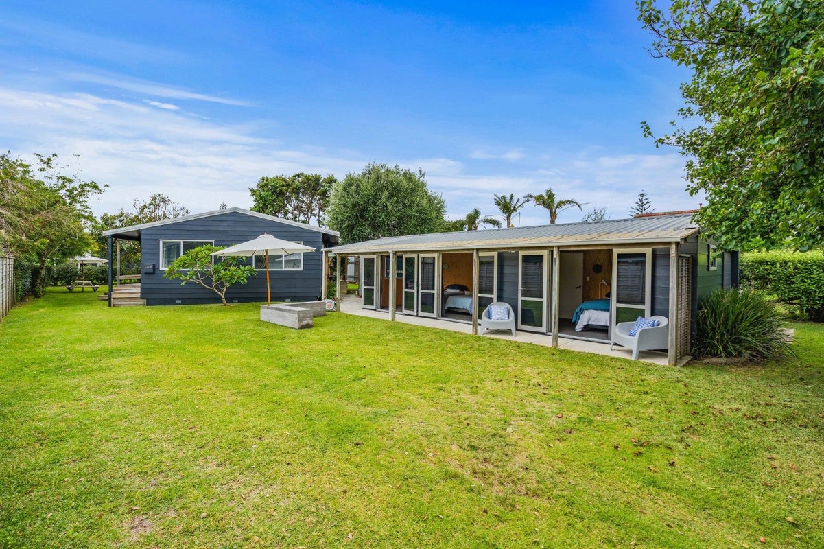 8 Ringer Avenue, Matapouri, Whangarei - Carousel 1