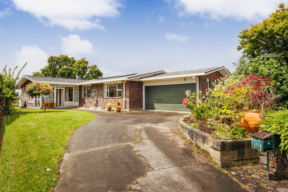 4 Cramer Place, Awapuni, Palmerston North - Carousel 1