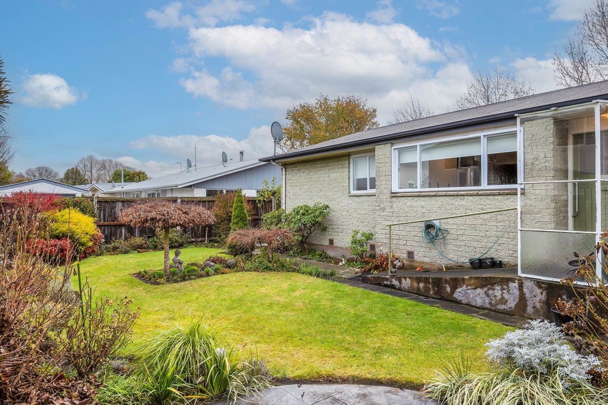 1/5 Chislehurst Place, Bryndwr, Christchurch - Carousel 1