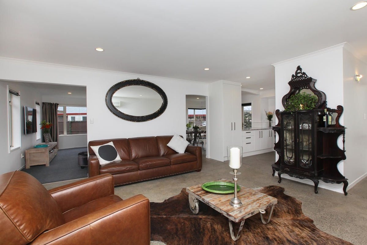 43 Hastings Place, Hamilton Lake, Hamilton - Carousel 1