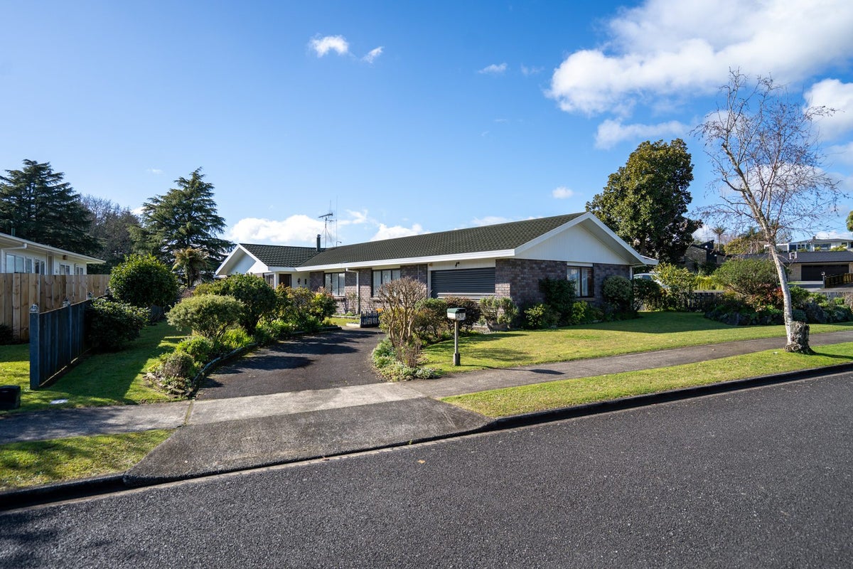 20 Sheridan Crescent, Leamington, Cambridge - Carousel 2
