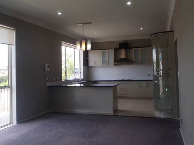 11 Harrowglen Drive, Northcross, Auckland - Carousel 2