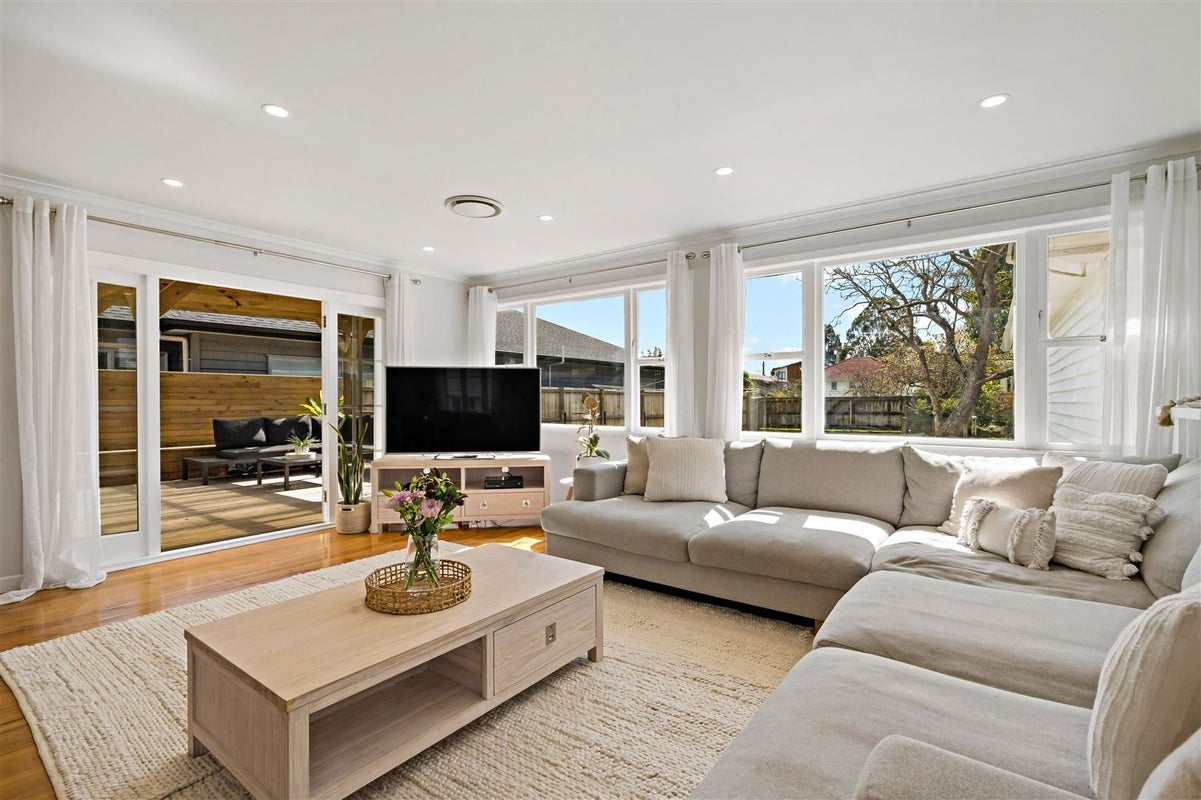 15 Waione Avenue, Te Atatu Peninsula, Auckland - Carousel 2