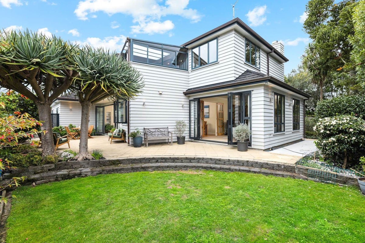 2/11 Kitirawa Road, Remuera, Auckland - Carousel 1