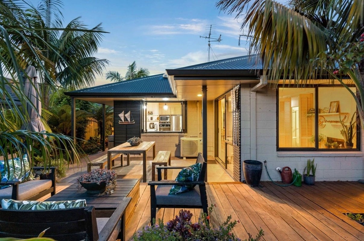 18 Oriental Parade, Papamoa Beach, Papamoa - Carousel 1