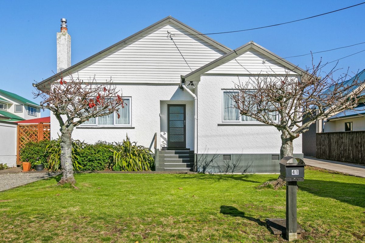 41 Omata Road, Marfell, New Plymouth - Carousel 1