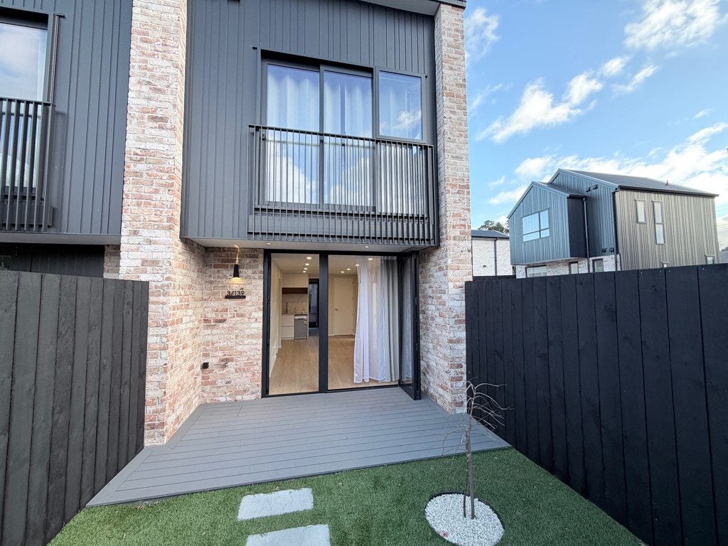 3/139 Tirimoana Road, Te Atatu South, Auckland - Carousel 1