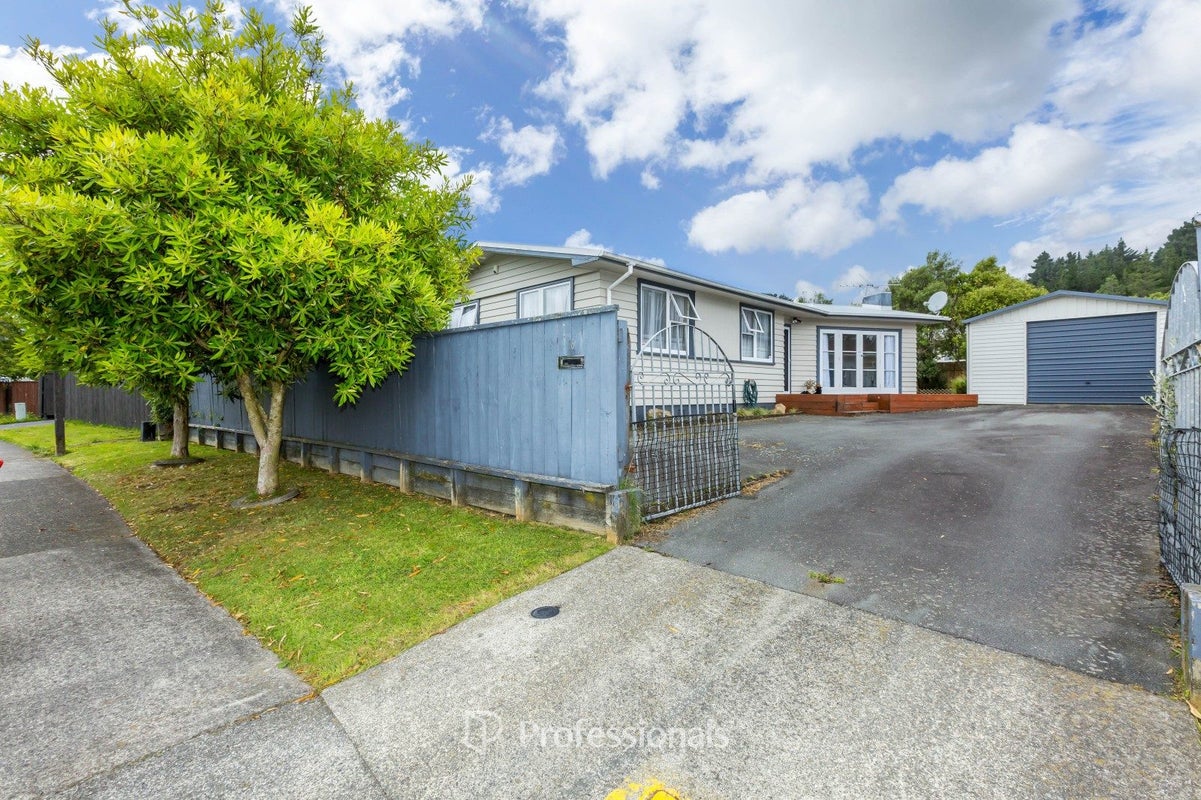 26 Oregon Drive, Maoribank, Upper Hutt - Carousel 1