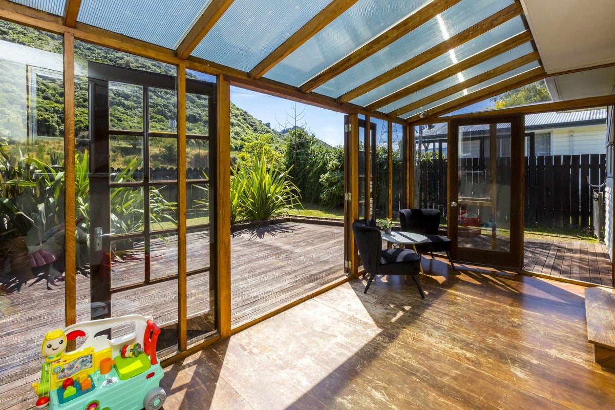 23 Indiana Grove, Totara Park, Upper Hutt - Carousel 1