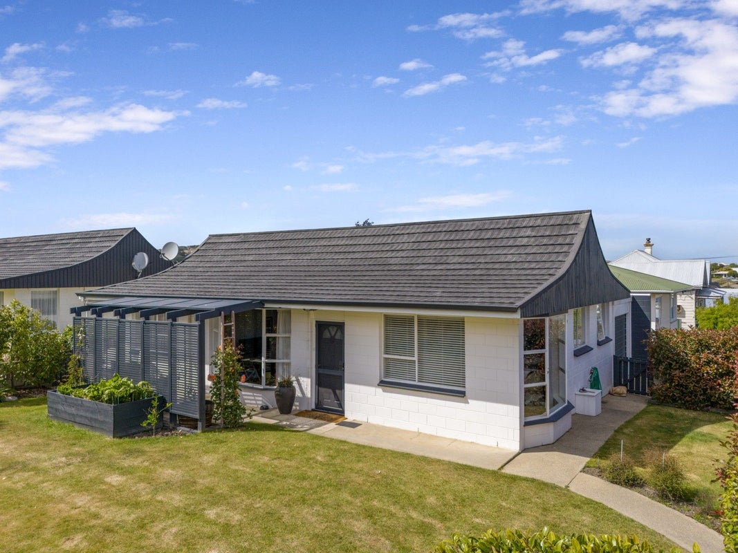 49 Hull Street, South Hill, Oamaru - Carousel 1