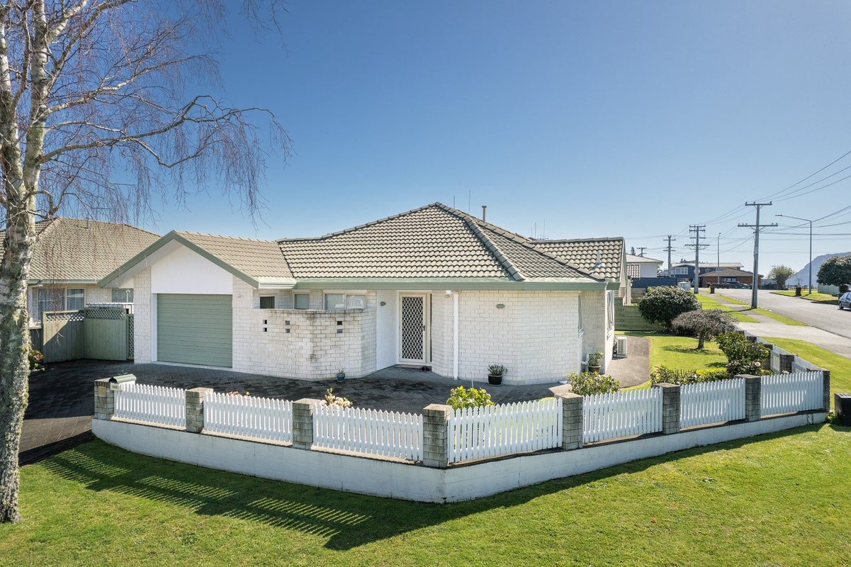 28 Ngahere Street, Otumoetai, Tauranga - Carousel 1