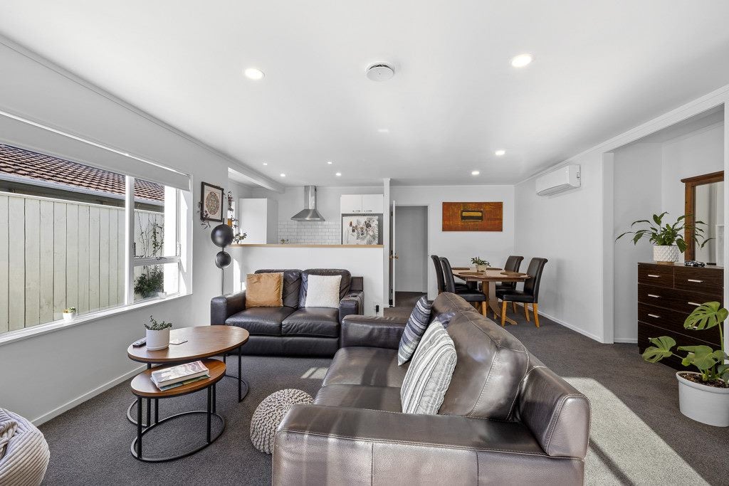 2/31 Barrett Street, Westown, New Plymouth - Carousel 1