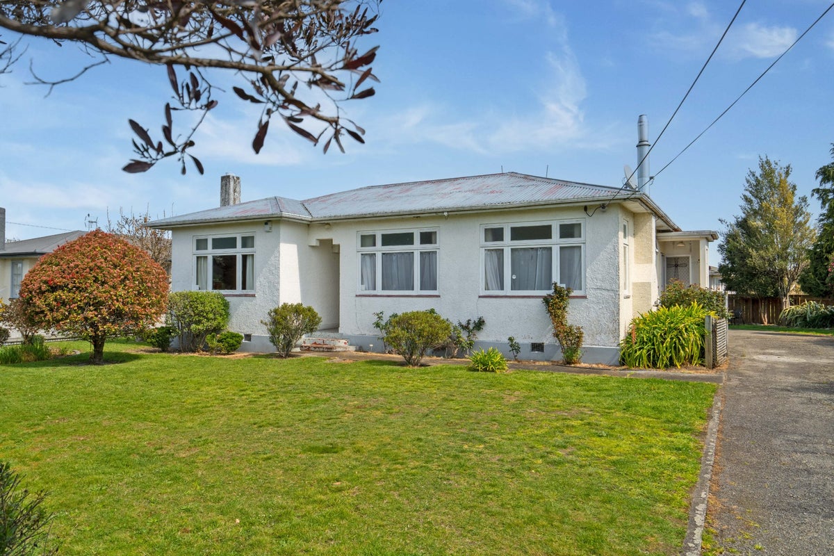 18 Johnstone Street, Masterton - Carousel 1