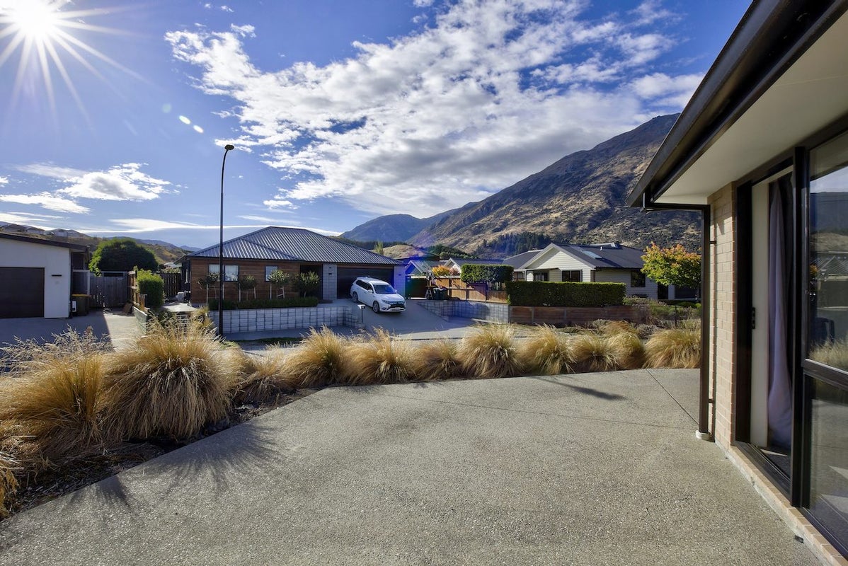 3 Chadlington Way, Lower Shotover, Queenstown - Carousel 2