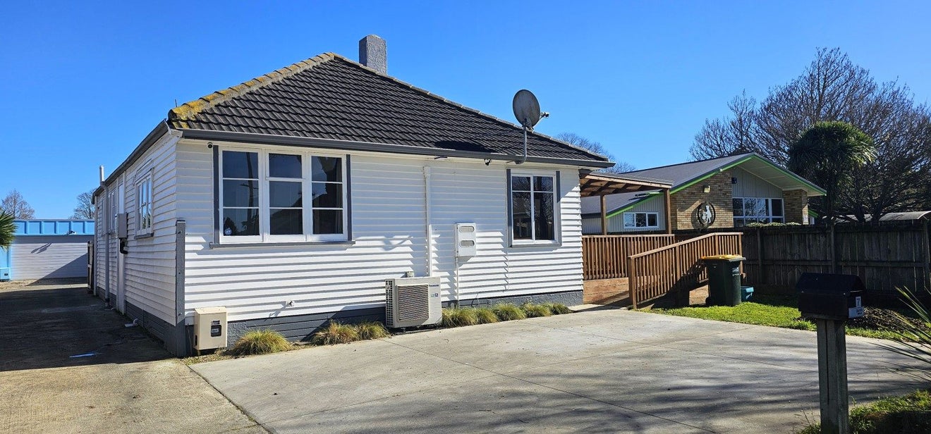 27 Kenney Crescent, Fairfield, Hamilton - Carousel 1