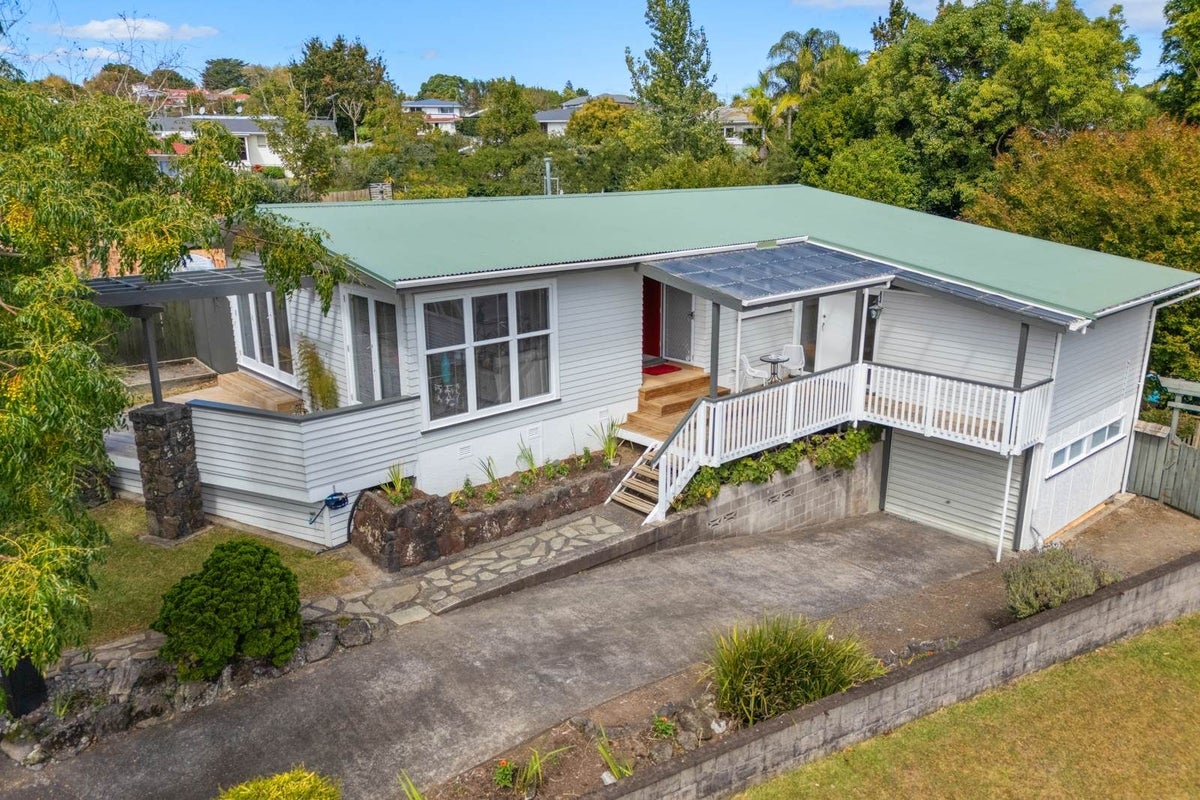 8 Bellamy Place, Blockhouse Bay, Auckland - Carousel 2